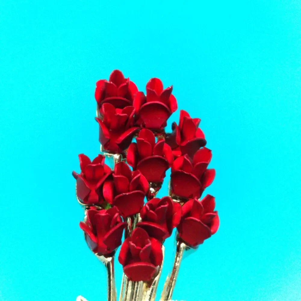 Vintage DM 97 Red Rose Bouquet Brooch Pin Gold Tone Floral Lapel Jewelry